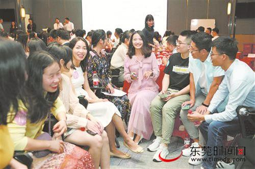 ■“玫瑰之约”活动现场（记者 郑志波 摄）