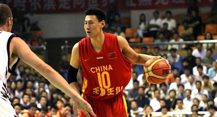 李楠后来成为中国男篮主帅。