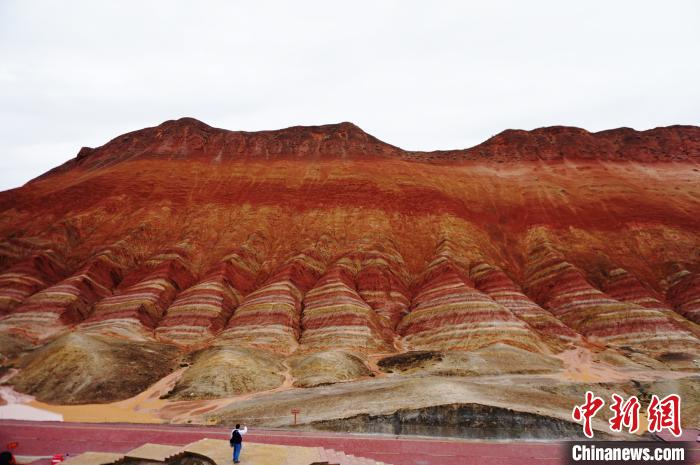     甘肃张掖七彩丹霞景区一角。2020年初晋升为国家5A级旅游景区；7月，获批世界地质公园。　杨艳敏　摄