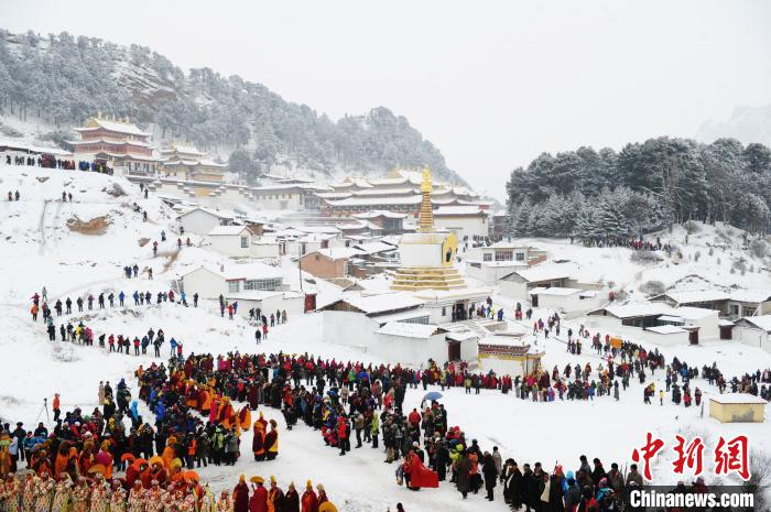图为甘南郎木寺。每年正月，这里都举行盛大的毛兰姆法会。　杨艳敏 摄