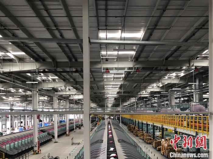 湖州铁公水综合物流园区企业内部。 中新网 左宇坤 摄