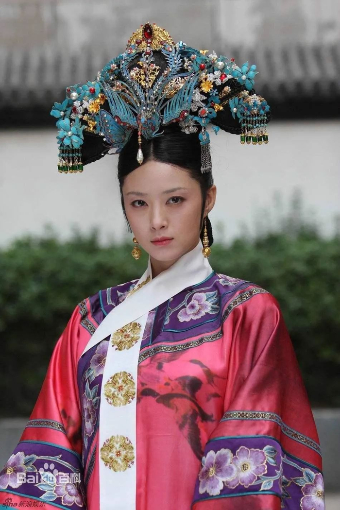 《甄嬛传》里被说"就是满蒙八旗都放在一起,都不及华妃娘娘凤仪万千"