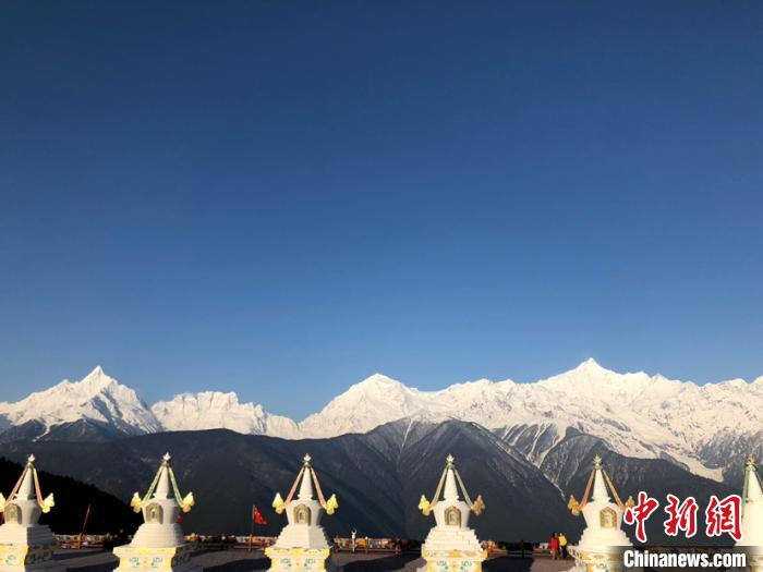     图为梅里雪山。　缪超　摄