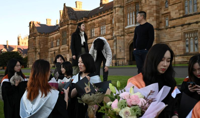  澳大利亚悉尼大学校园内的中国留学生。