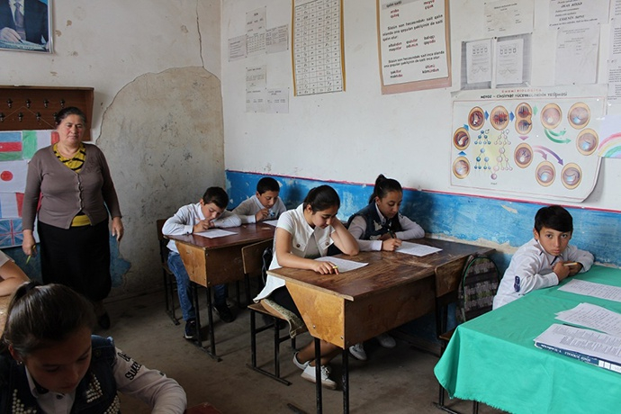 阿塞拜疆托武兹地区的阿雷拜雷村学校，教学楼数次在冲突交火中受损 受访者供图