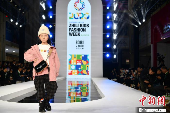     童模走秀　张栋　摄