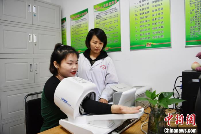 陈前芳说，目前并没有达到她的理想体重，但是医生说可以备孕了。对于结婚7年的夫妻二人来说，这无疑是一个天大的喜讯。　张瑶 摄