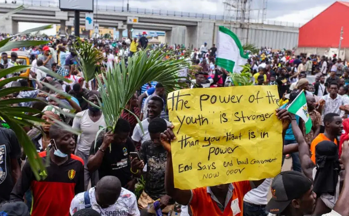 拉各斯街头，抗议的尼日利亚民众 图源：社交媒体