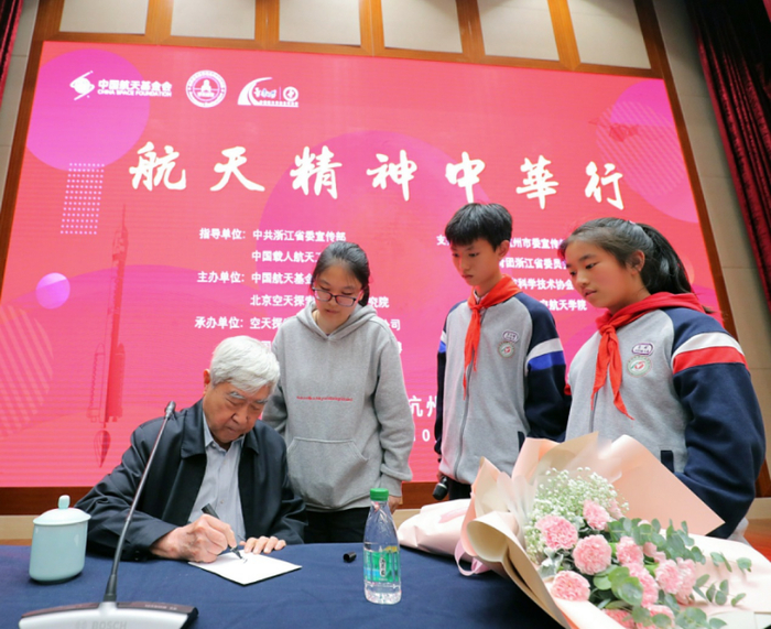 ▲老青少三代追梦人齐聚一堂