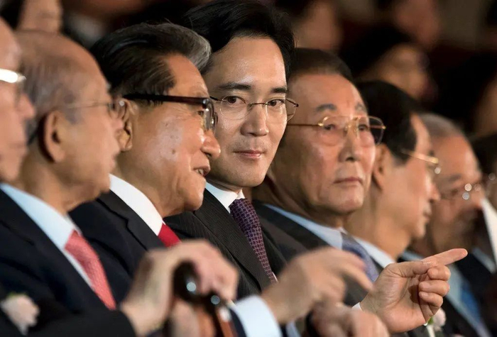 ▲三星“太子”李在镕（图中）。图据韩联社