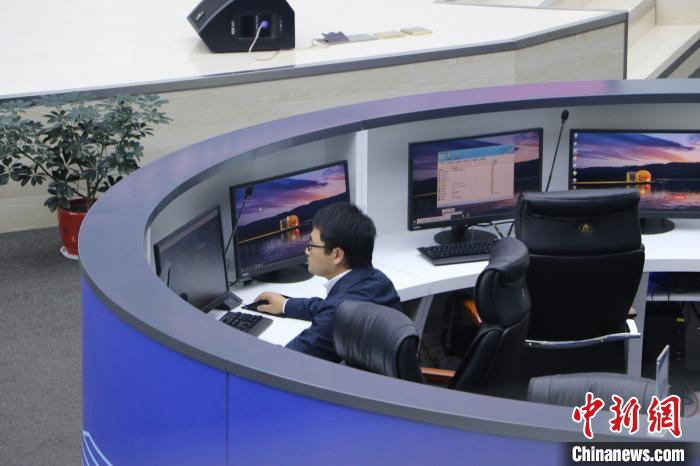  芜湖市智慧城市管理指挥中心的工作人员 赵强 摄