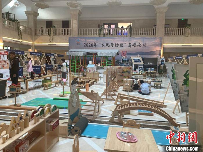     玩教具展览。　张斌　摄