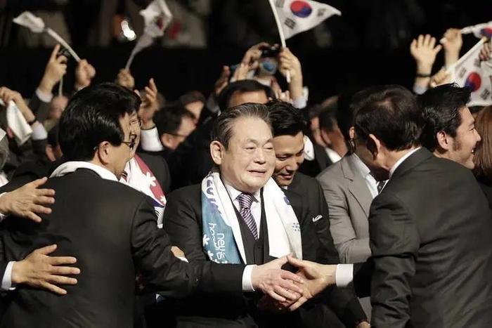 ▲李健熙（图中）。图据《中央日报》