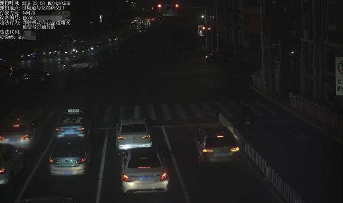 李先生车辆在维修期间的违章记录  受访者供图