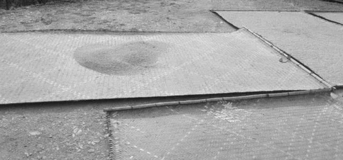 ▲铺开的晒垫。