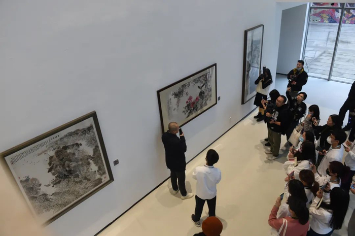 “与历史同行：四川美术学院建校80周年（1940—2020）”展  邹乐 摄