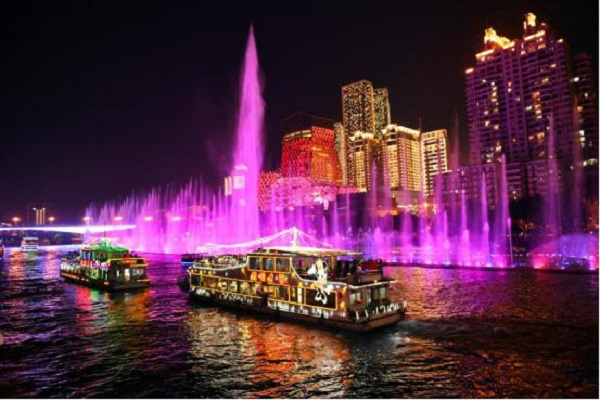 图说：夜游柳江  采访对象供图（下同）