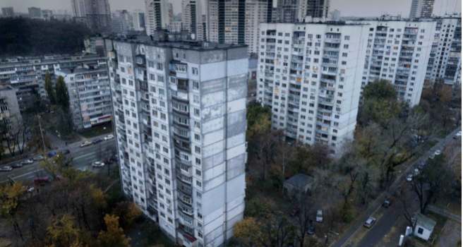 △乌克兰首都基辅的赫鲁晓夫楼，建造于1954年。不仔细看，与中国的街景并无二致。