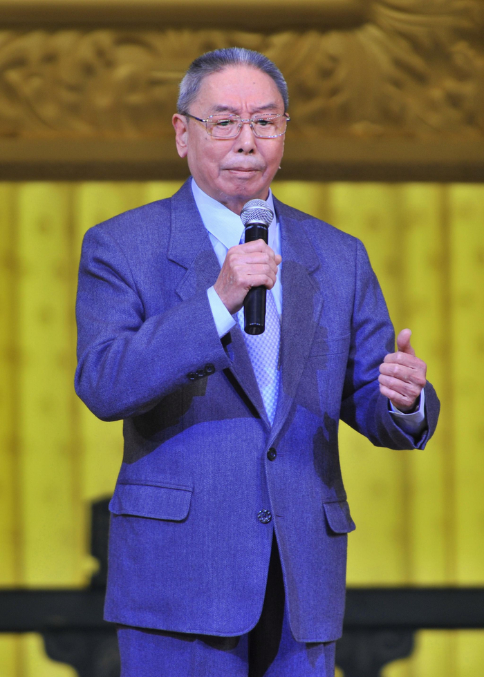 谭元寿在舞台上演唱。受访者供图