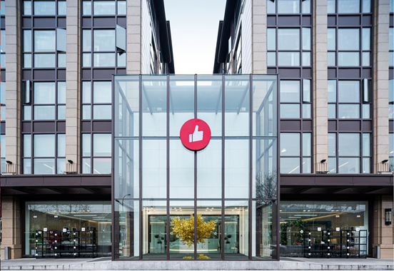 有赞办公大楼外立面上有个大拇指