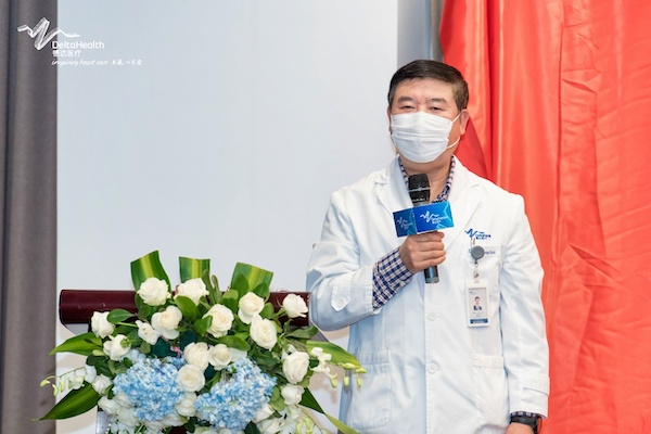 图说：孙立忠介绍患者情况 采访对象供图