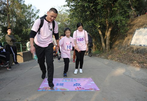 往届登山活动现场图