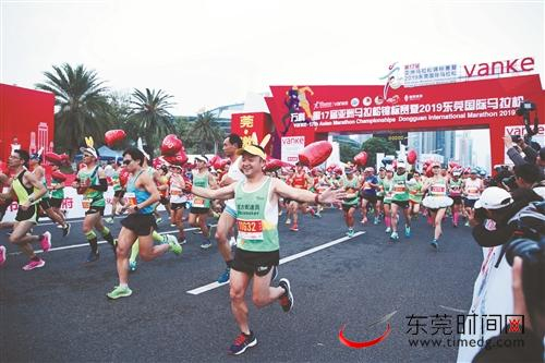 ■2019年12月22日，第17届亚洲马拉松锦标赛暨2019东莞国际马拉松开跑（记者 郑家雄 摄）