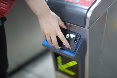 全面实现公交地铁扫码乘车