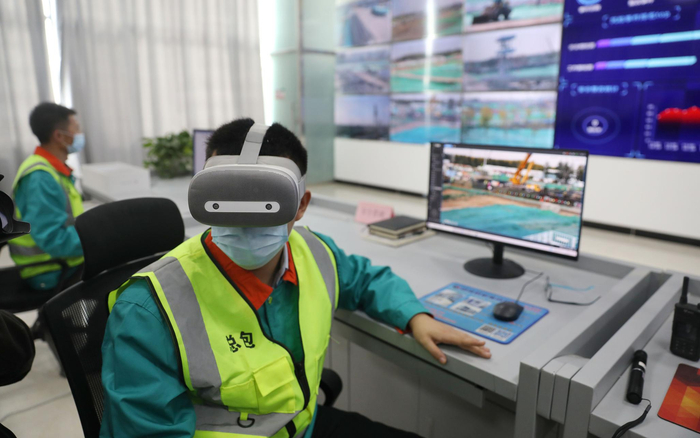 建设单位引进了VR全景式安全监控，可实现控制中心对工地现场的无死角监督。摄影/新京报记者 王飞