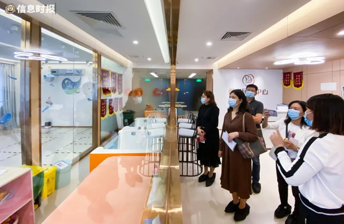 得宝月子中心，专家媒体团队进行考察。信息时报记者 徐敏 摄