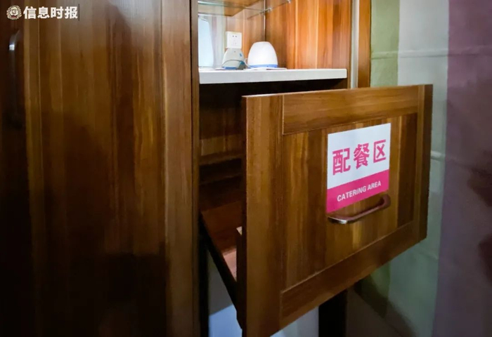 美喇月子中心，房间设有配餐格，避免打扰产妇休息。信息时报记者 徐敏 摄
