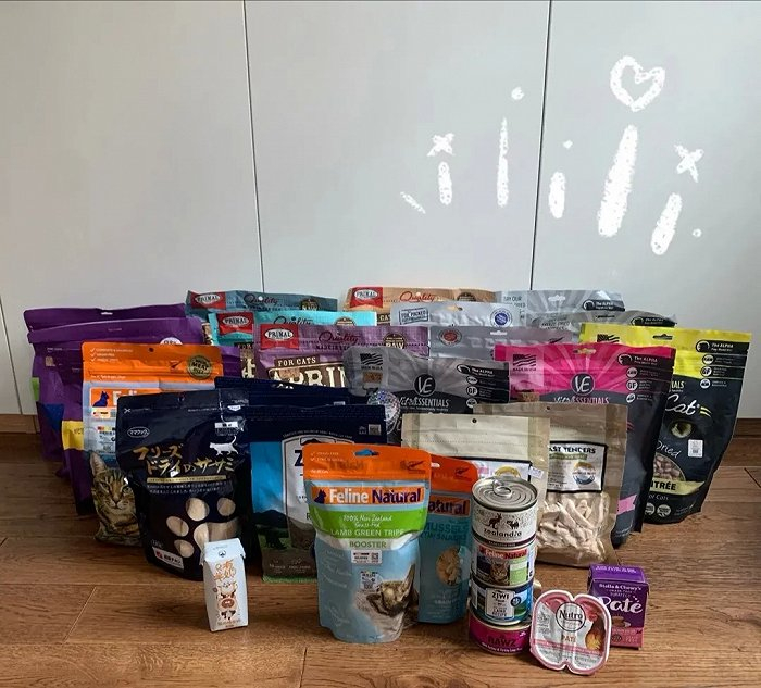 铲屎官为宠物在活动期间囤下的用品（图源：网友“June”）