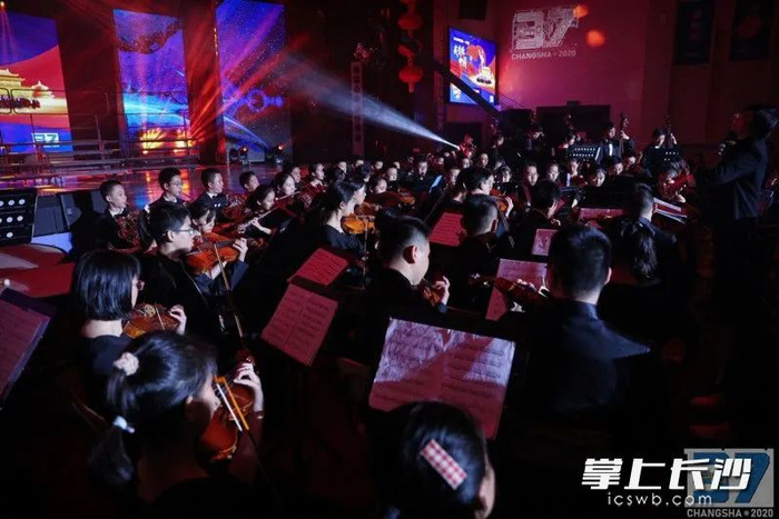 △长郡中学交响乐团全程提供颁奖典礼音乐伴奏。