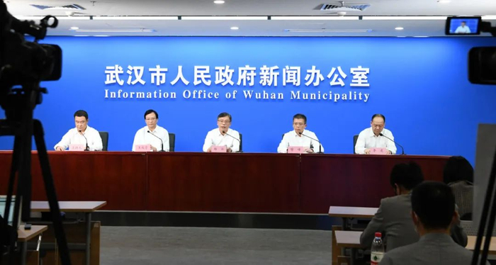 武汉市常态化疫情防控新闻发布会。记者金振强 摄