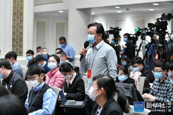 路透社记者提问