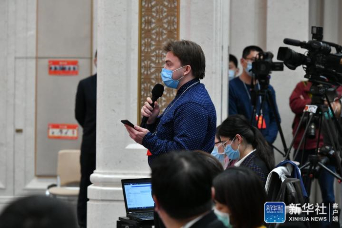 俄通塔斯社记者提问