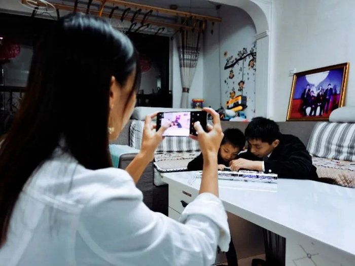 ▲张宇的爱人使用vivo X50 Pro记录亲子互动瞬间