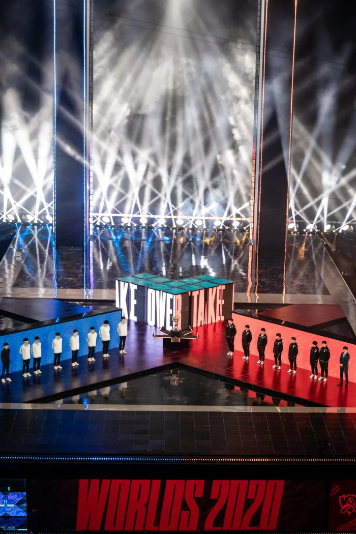 决赛现场两队亮相。来源：主办方供图