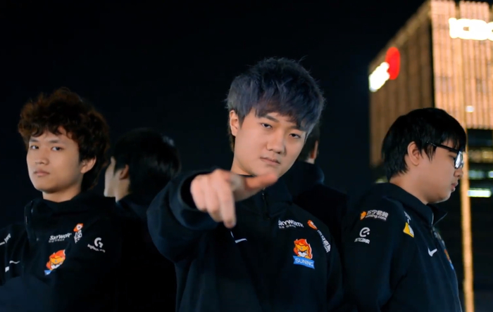 巅峰对决一触即发，SN战队已经做好准备。视频截图