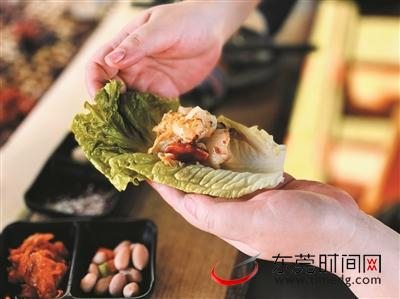 生菜包烤肉 图片均由记者 李梦颖 摄
