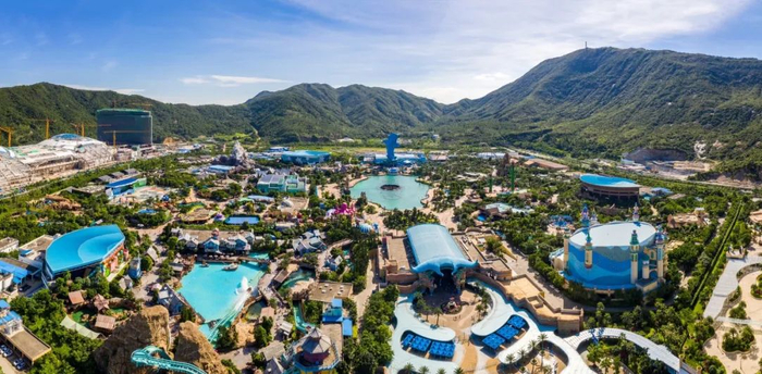 △珠海横琴长隆度假区，是集主题公园、酒店商务、休闲娱乐于一体的大型度假区，每天都会有络绎不绝的游客到这里游玩，为珠海带来更多的经济效益。