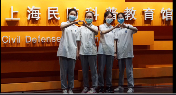 图说：学生们走进爱国教育基地  来源/采访对象提供