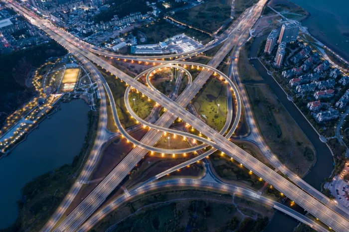 △珠海金湾立交桥，是珠海市区连接金湾、斗门、高栏港等西区地区的一个重要的交通枢纽。