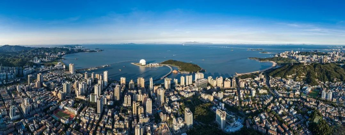 △香州区全景，俯瞰香州区全景，海上的歌剧院、远处的港珠澳大桥等都清晰可见。