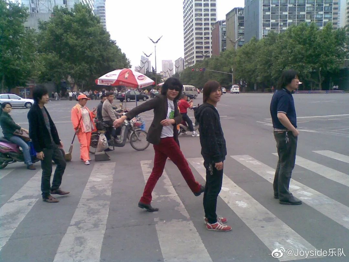 ▲十二年前，Joyside在成都参加音乐节演出。图来自乐队微博