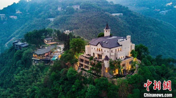 莫干山裸心堡莫干山镇提供