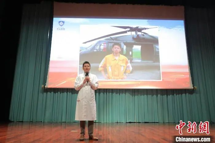 重症医学科副主任钟鸣是第一位出征武汉的上海专家。中山医院供图