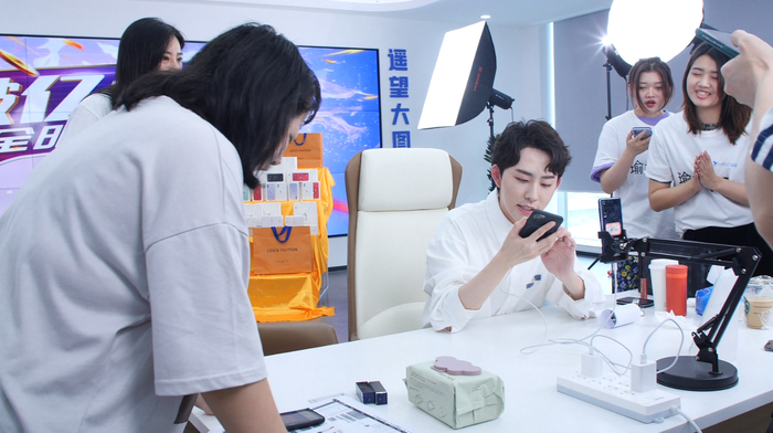 直播中的瑜大公子。受访者供图