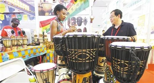 （第二十六届中国兰州投资贸易洽谈会7月初在甘肃兰州开幕。图为兰洽会现场。经济日报·中国经济网记者 赵 梅摄）