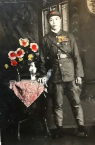 ▲资料图片：年轻时的于作友（受访者供图）